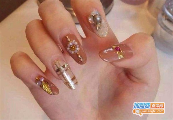 小燕子美甲加盟费