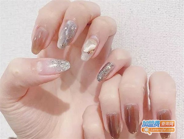 艾丽斯化妆美甲加盟费