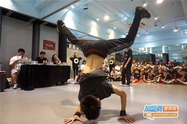 海诚街舞教育加盟费