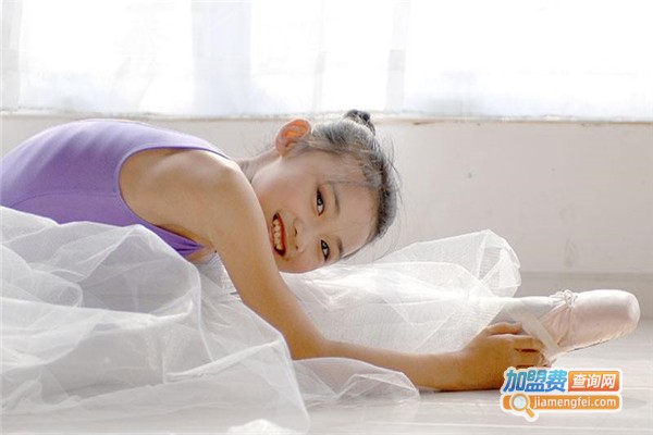 天鹅湖畔少儿芭蕾加盟费