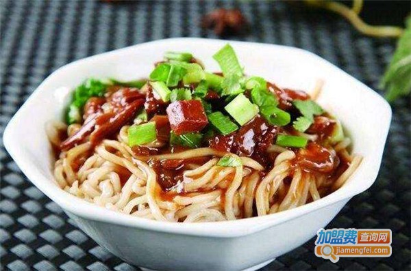 牛吃草牛肉面馆加盟费多少钱