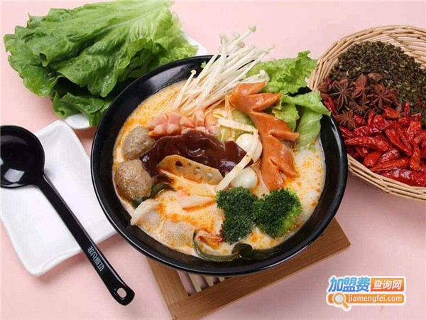 月热情麻辣烫加盟费多少钱