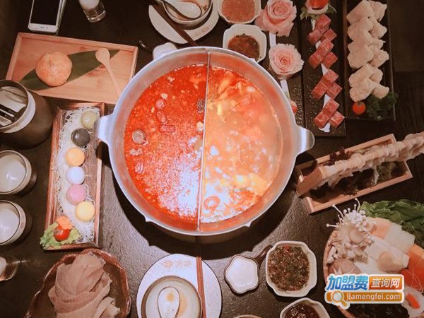 凑凑火锅店加盟费多少钱