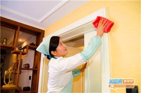 鸣雷家政加盟费