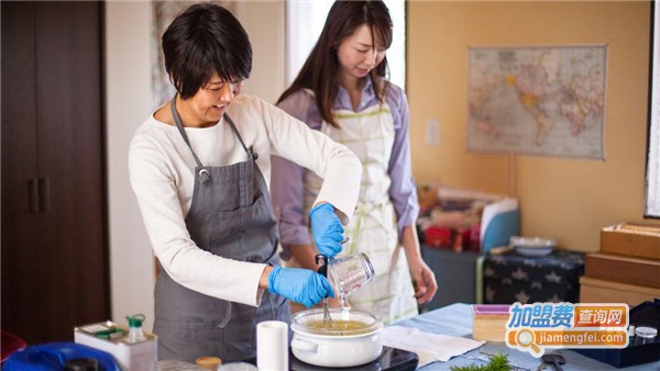 瓷成家政加盟费