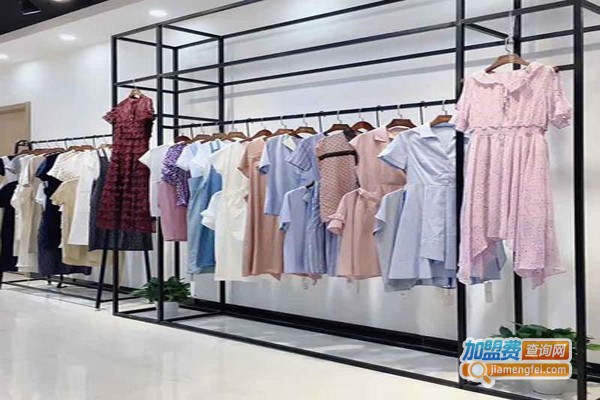 开一家女装服饰店怎么样？加盟女装服饰靠不靠谱？