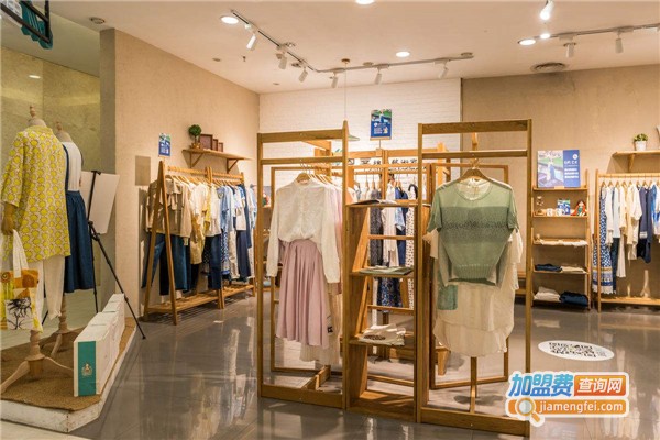 女装服装加盟费多少钱？