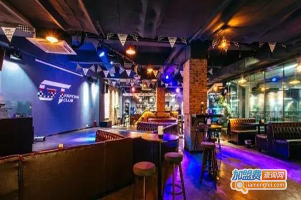 【小型主题酒吧加盟】开店加盟小型主题酒吧，好好赚钱轻松致富！