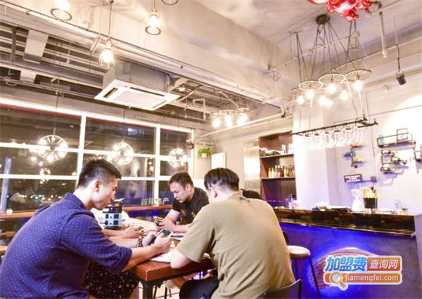 主题休闲吧加盟，开主题休闲吧加盟店轻松赚钱全家幸福！