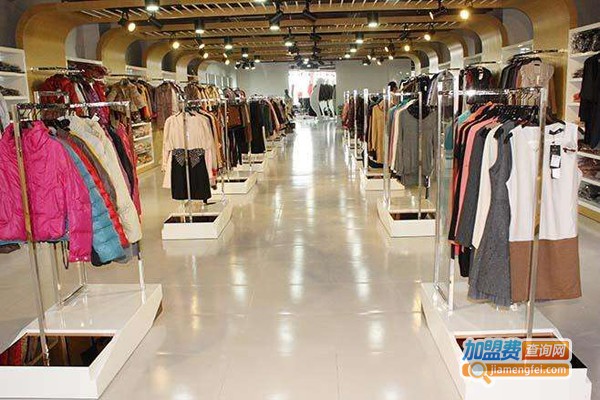 伊品荟服装折扣店