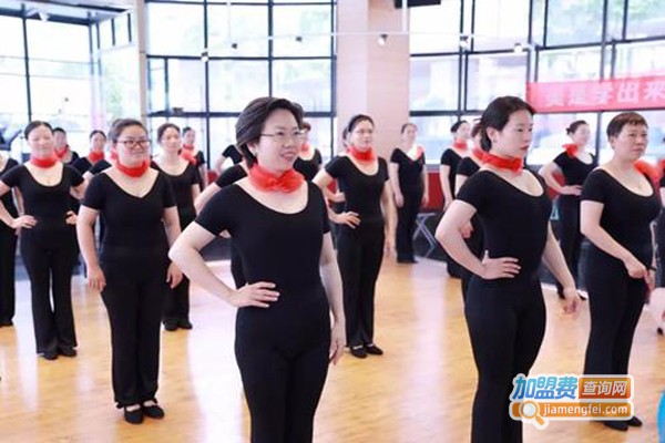 女子形体培训班加盟费