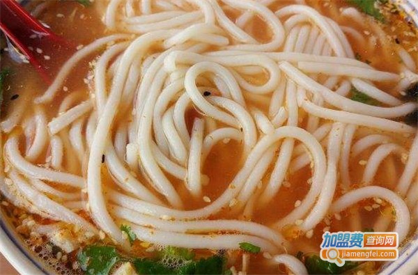 藕越酸汤米线加盟