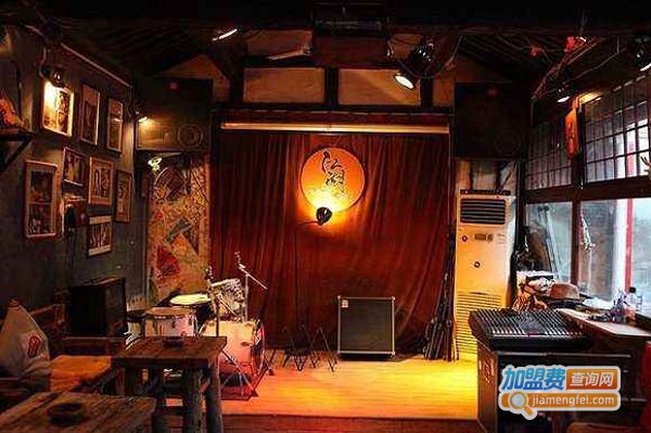 江湖酒吧加盟费