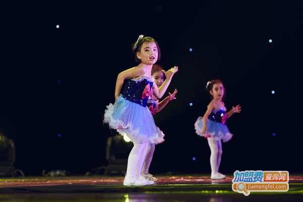 小伙伴艺术团加盟费