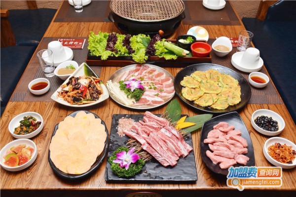 利川家自助炭火烤肉加盟费