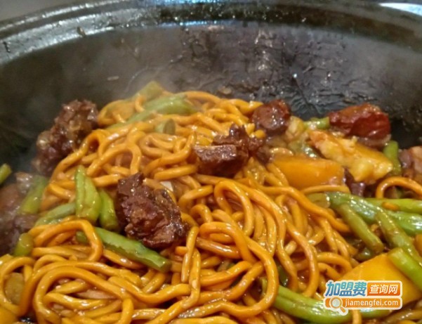 庄户人家铁锅烩菜焖面