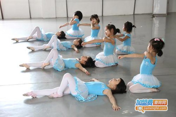 侯麟教育加盟费