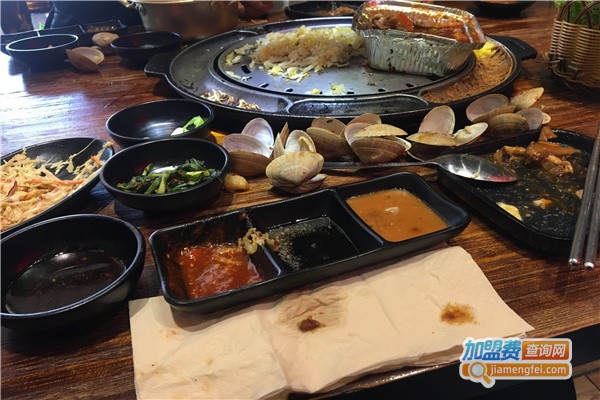 杀猪天烤肉店加盟费