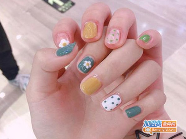 彩奕美甲加盟费