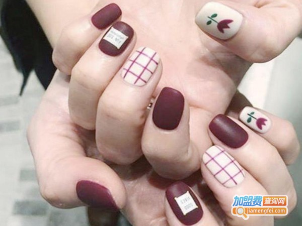 美容美甲化妆培训加盟费