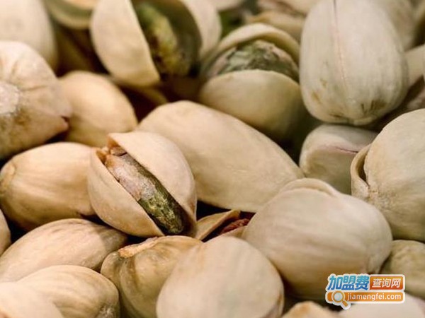 百宝箱零食店加盟