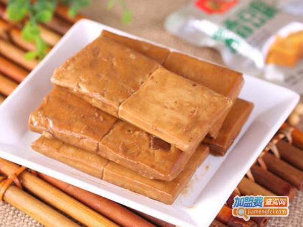 七嘴八舌休闲零食加盟费