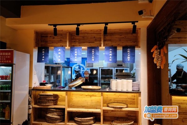 篱笆小院市井火锅加盟