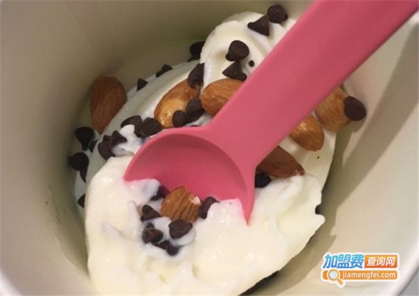 Yopop自助酸奶冰淇淋加盟费