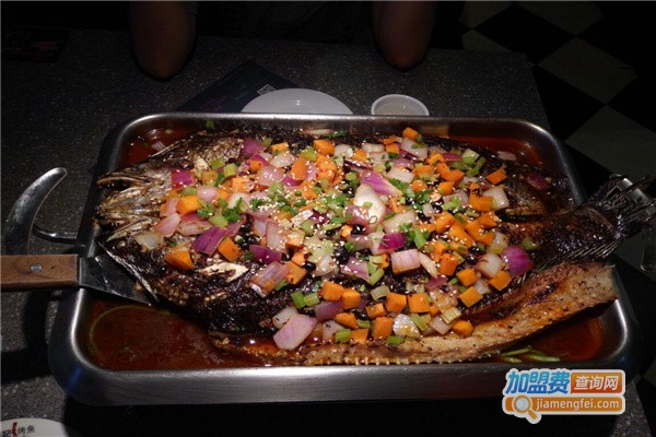 鸣记脆皮烤鱼加盟