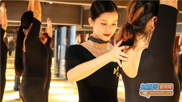 胡贝儿形体礼仪加盟