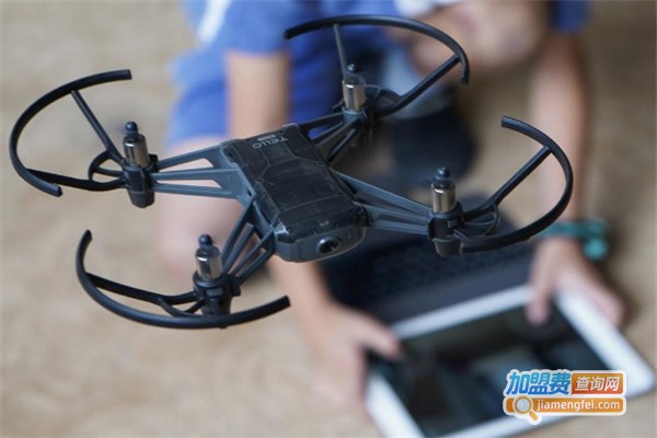 青少年无人机培训加盟