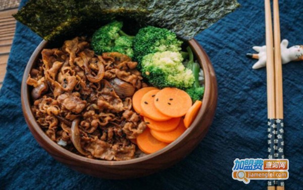 盖式妈妈18道精品拌饭加盟多少钱？