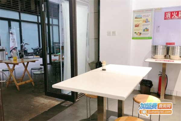 三里铺老街火锅冒菜加盟