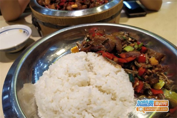 黄大妈腊肉木桶饭加盟费