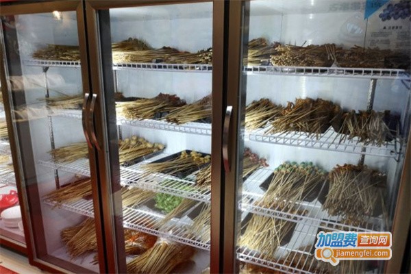 嘿舌尖成钢5区小月君肝串串香加盟