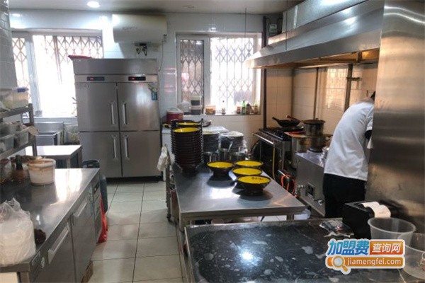 小威麻辣烫加盟