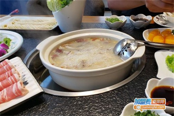 客家九味猪肚鸡火锅店加盟