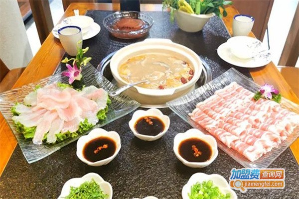 客家九味猪肚鸡火锅店加盟