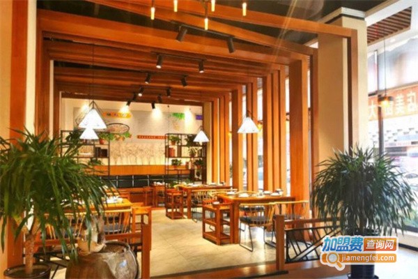 客家九味猪肚鸡火锅店加盟