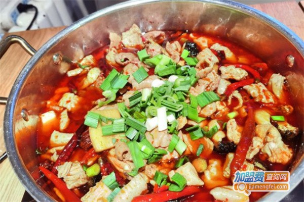 八两肥肠鸡煲火锅加盟
