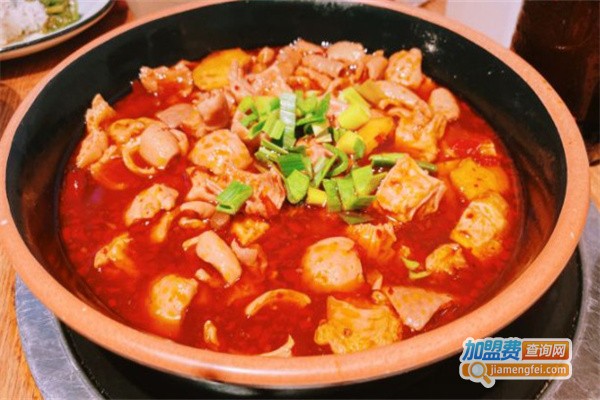 八两肥肠鸡煲火锅加盟