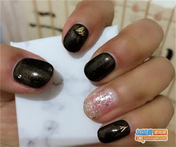 伊尚美甲加盟费