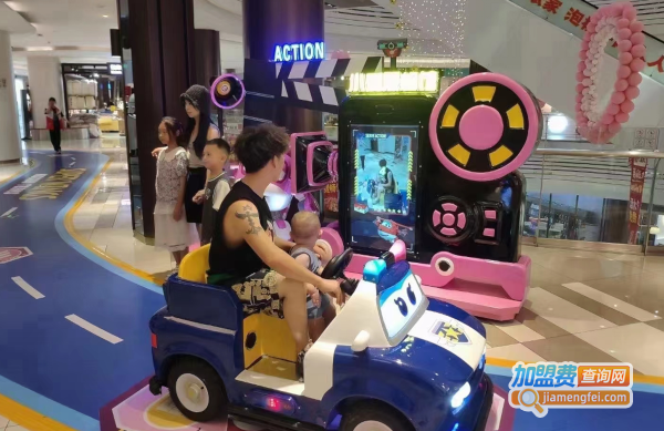 百变校巴儿童驾校