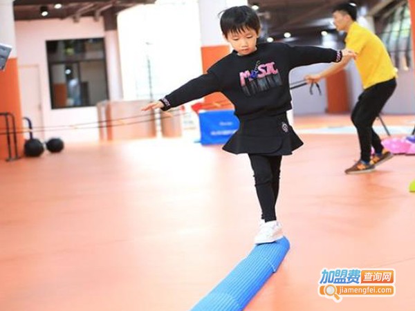 冰川体育少儿运动成长中心加盟费