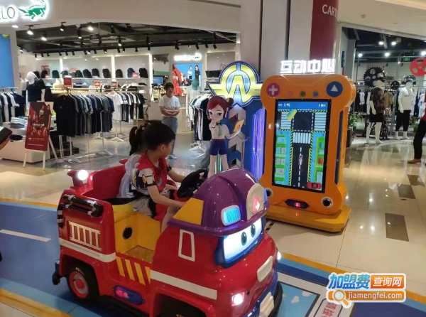 百变校巴儿童驾校