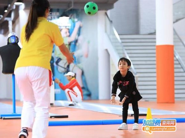 冰川体育少儿运动成长中心加盟费