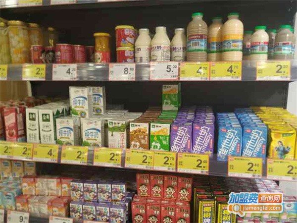 赵一鸣零食店加盟