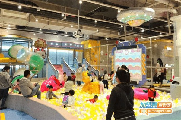 童趣熊儿童乐园加盟