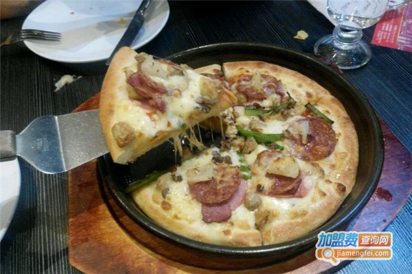 飞萨手握披萨加盟费