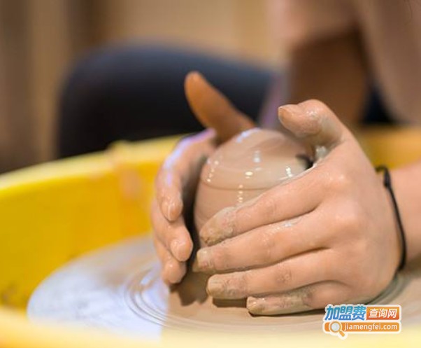 百变泥匠陶艺馆加盟费